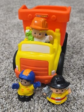 Fisher-Price Little People Dump Truck PLUS Figuines X 3
